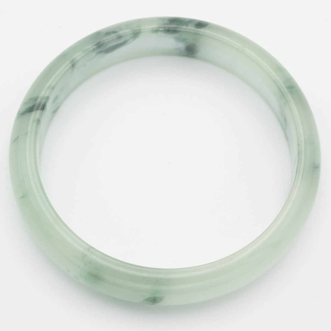 Green Jade Bangle: Affordable and convenient "Self-Arranged Shipping" available, please email treasuredauctions@gmail.com before you check out for quote comparison. LIVESHIPPING is NOT a part of the auction house or our
