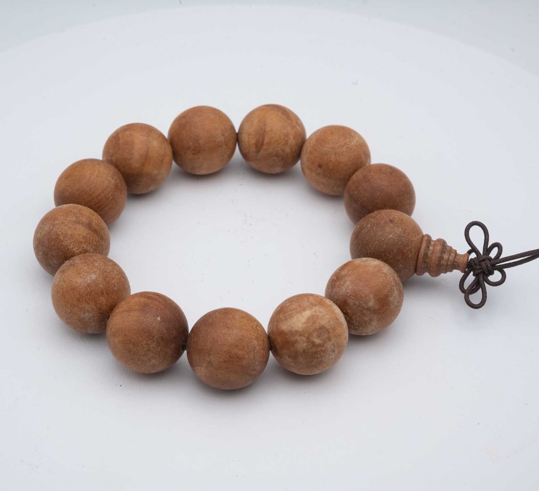 Old Chinese Sandalwood Bead Bracelet: Affordable and convenient "Self-Arranged Shipping" available, please email treasuredauctions@gmail.com before you check out for quote comparison. LIVESHIPPING is NOT a part of the auction house or our
