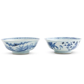 PAIR OF CHINESE BLUE AND WHITE BOWLS, LATE MING DYNASTY, 17TH CENTURY