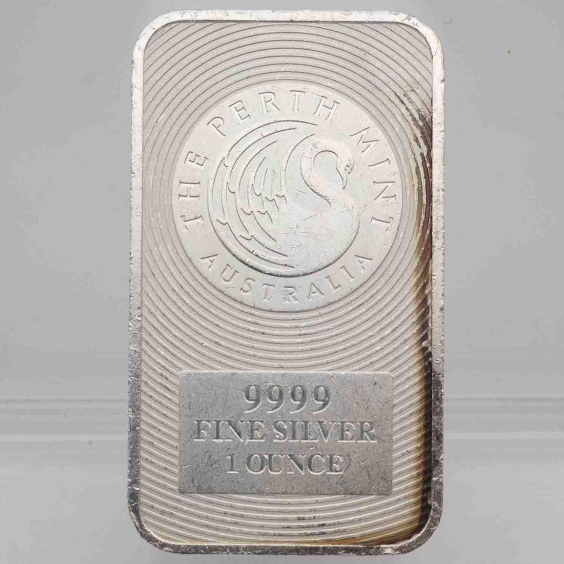 Perth Mint Swan 1oz Silver Bar: Subject: Perth Mint Swan 1oz Silver Bar Medium: 999 Silver Condition: XF-AU Note: Any condition statement is given as an opinion and should not be treated as a statement of fact. Please see photos to 