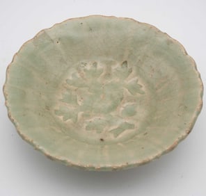 A Fine Chinese Longquan Celadon Glazed Porcelain Plate