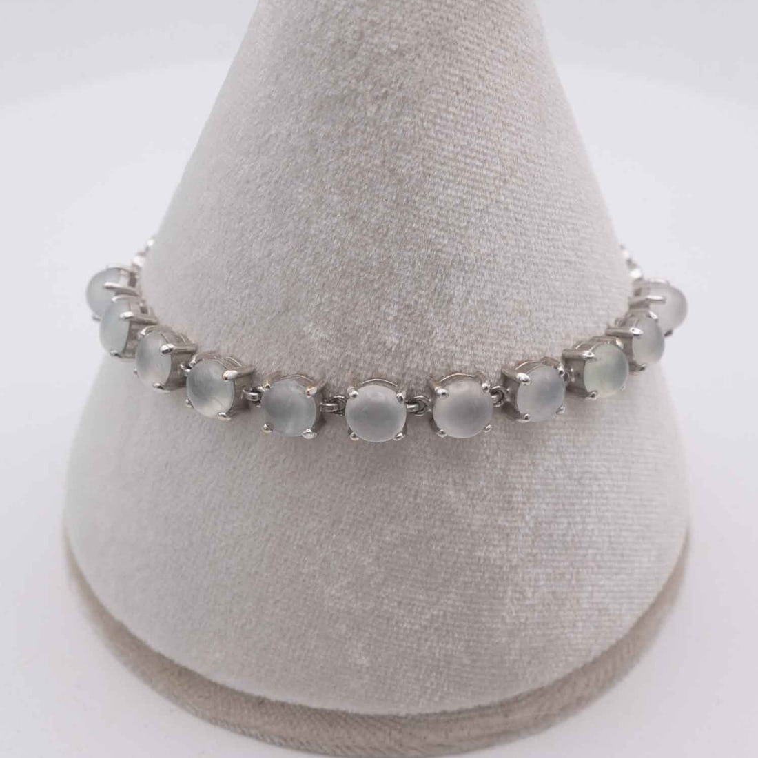 18k White Gold Icy White Jadeite Bracelet (1 of 8)