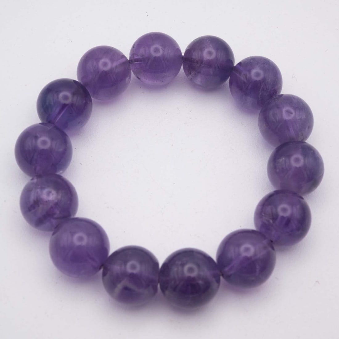 Natural Amethyst Bead Bracelet: Medium: Amethyst Size: 3x3x0.5 inches Age/Detail: Natural Condition: great overall, check photo for condition reference. Provenance: Collection from Estate in Tribecca LiveShipping is NOT a part of th
