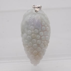 Chinese Carved Jadeite Grapes Pendant