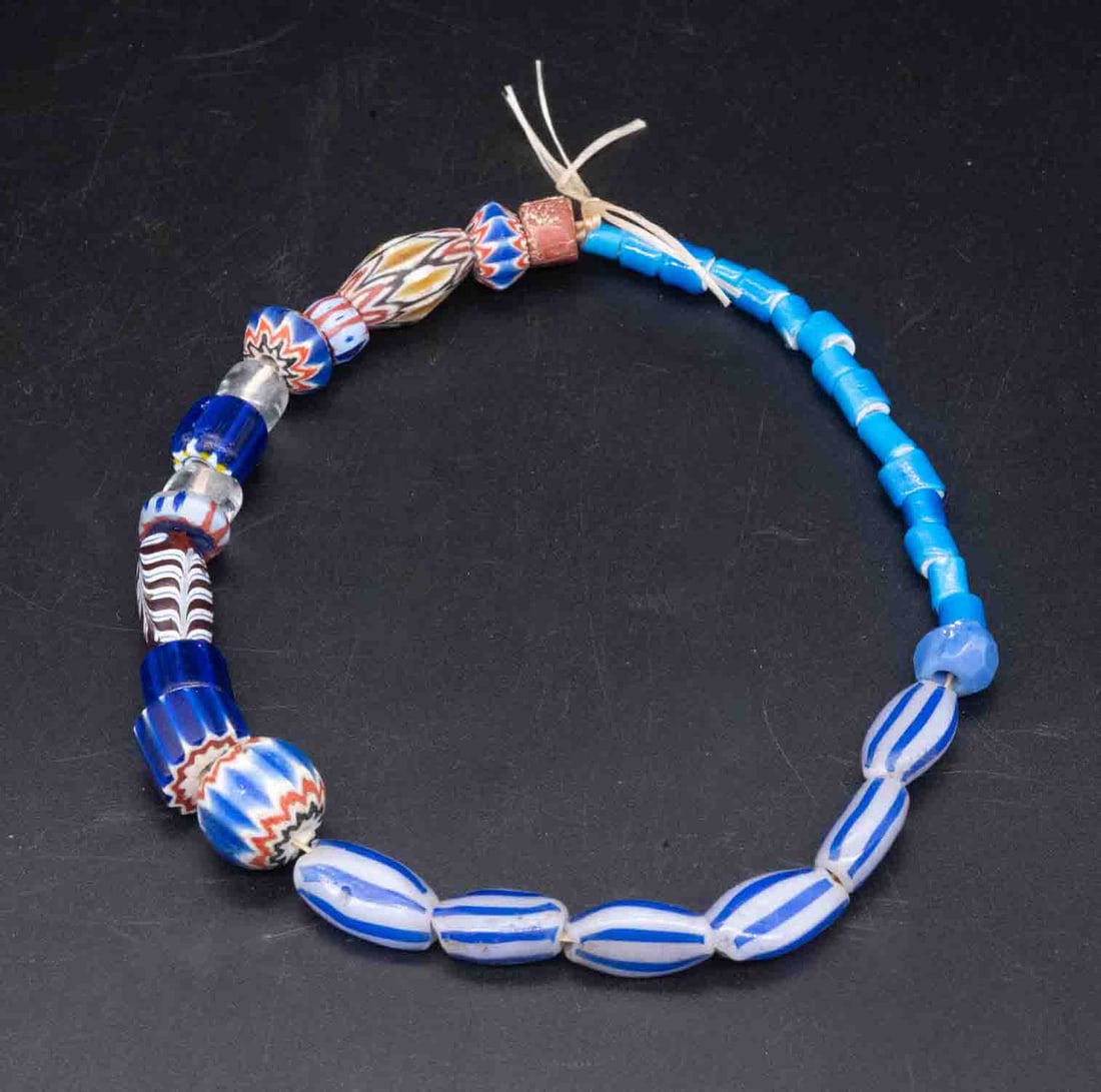 Handmade Chevron Beads Bracelet: Medium: Chevron Beads Size: 11 inches long Age/Detail: Handmade Condition: Great, check photo for detail Provenance: Collection from Estate in Tribecca Please view all the photos as they are part of t