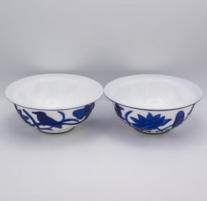 Circa 1900s Pair Of Chinese Overlay Peking Glass Bowls