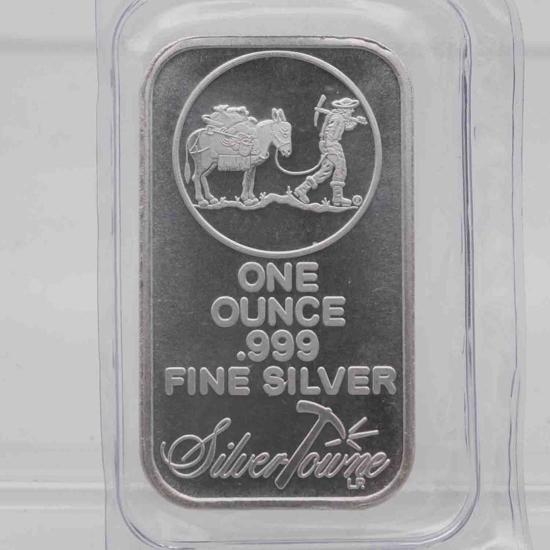 Vintage SilvertTowne 1oz Fine Silver Bar: MLC01201 Shipping: Buyer-arranged shipping: estimated cost: starts at $14.5, Plus $1 dollar for every $100 in value. Signature confirmation is recommended for high value invoice at cost of $5.5. Pleas