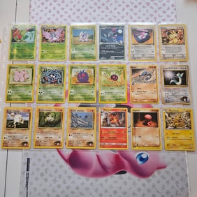 18 VINTAGE POKEMON CARDS