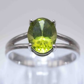 14k White Gold Natural Peridot Ring