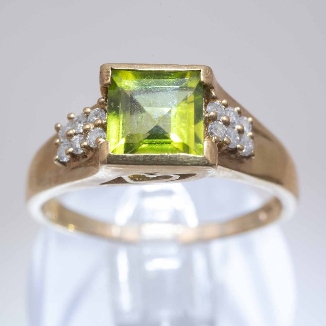 14k Gold Natural Peridot And Diamond Ring (1 of 5)