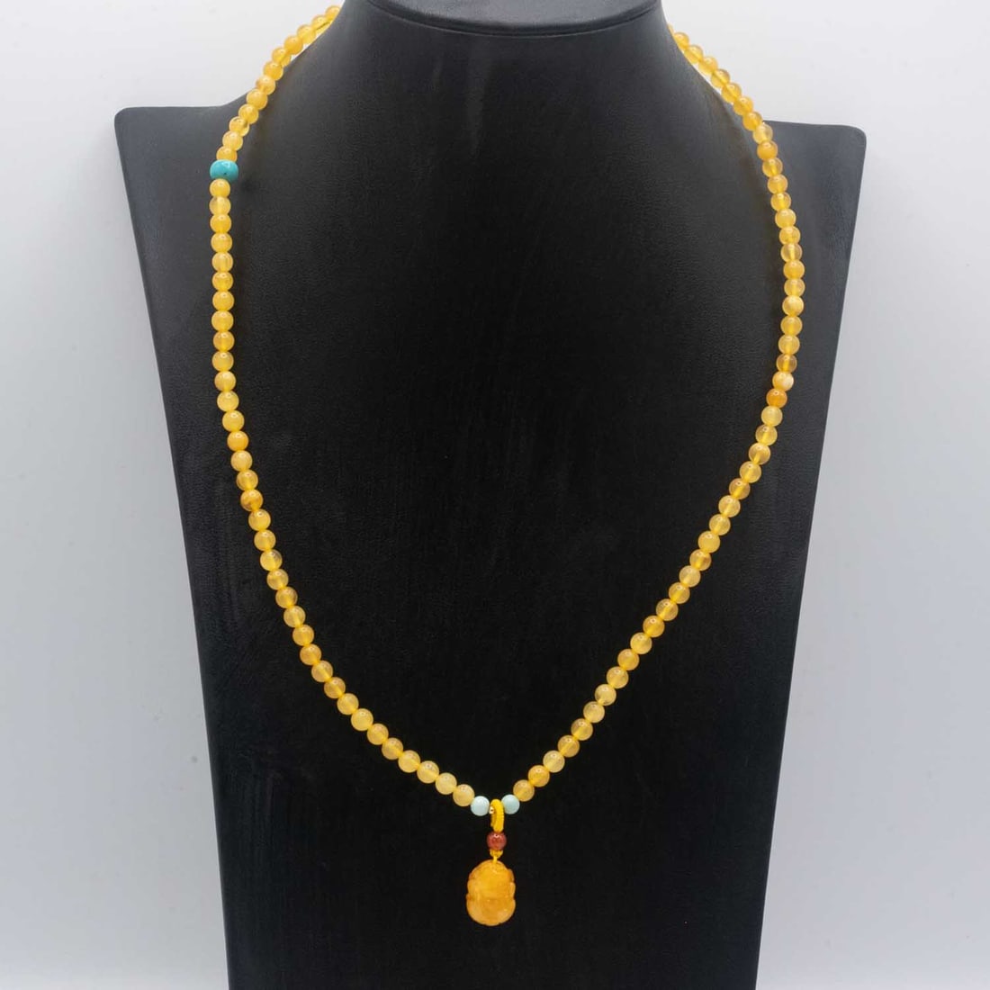 Vintage Chinese Amber Necklace: Medium: Amber Size: 19 inches Age/Detail: Vintage Chinese Condition: great overall, check photo for condition reference. Provenance: Collection from Estate in Tribecca LiveShipping is NOT a part of th
