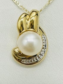 14KT Yellow Gold Natural Diamond Cultured Pearl Pendant and Chain # 2099