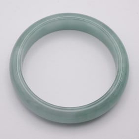 Chinese Chalcedony Bangle