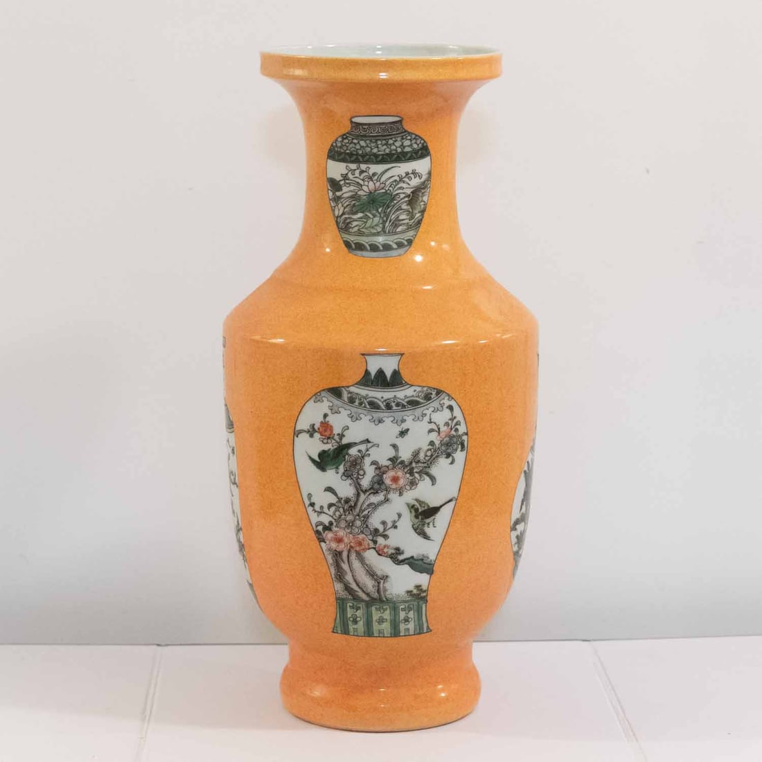 A Fine Qing Dynasty Kangxi Period Porcelain Vase (1 of 20)