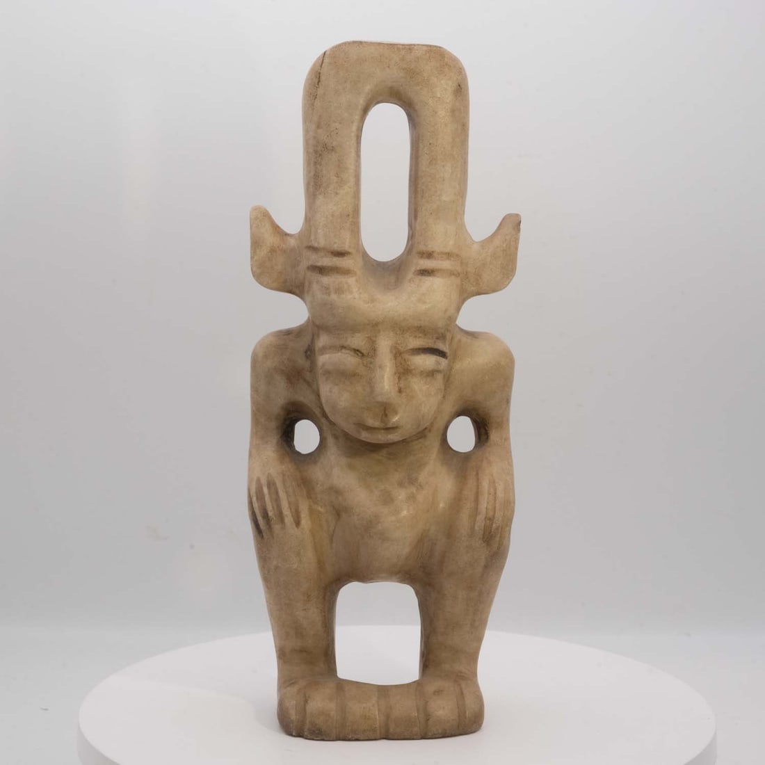 Old Columbian Stone Olmec Stone Figure: Medium: Stone Size: 3.5x2.3x9 inches Age/Detail: Old Columbian Condition: great overall, check photo for condition reference. Provenance: Collection from Estate in Williamsburg LiveShipping is NOT a p