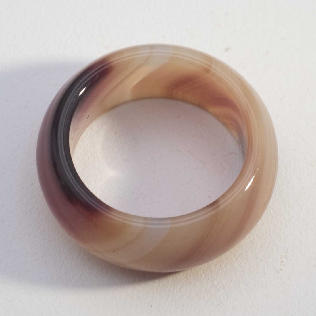 Natural Agate Ring: Medium: Agate Size: 0.7 inches Age/Detail: Natural Condition: Great, check photo for condition reference Provenance: Collection from Estate in Tribecca Please view all the photos as they are part of t