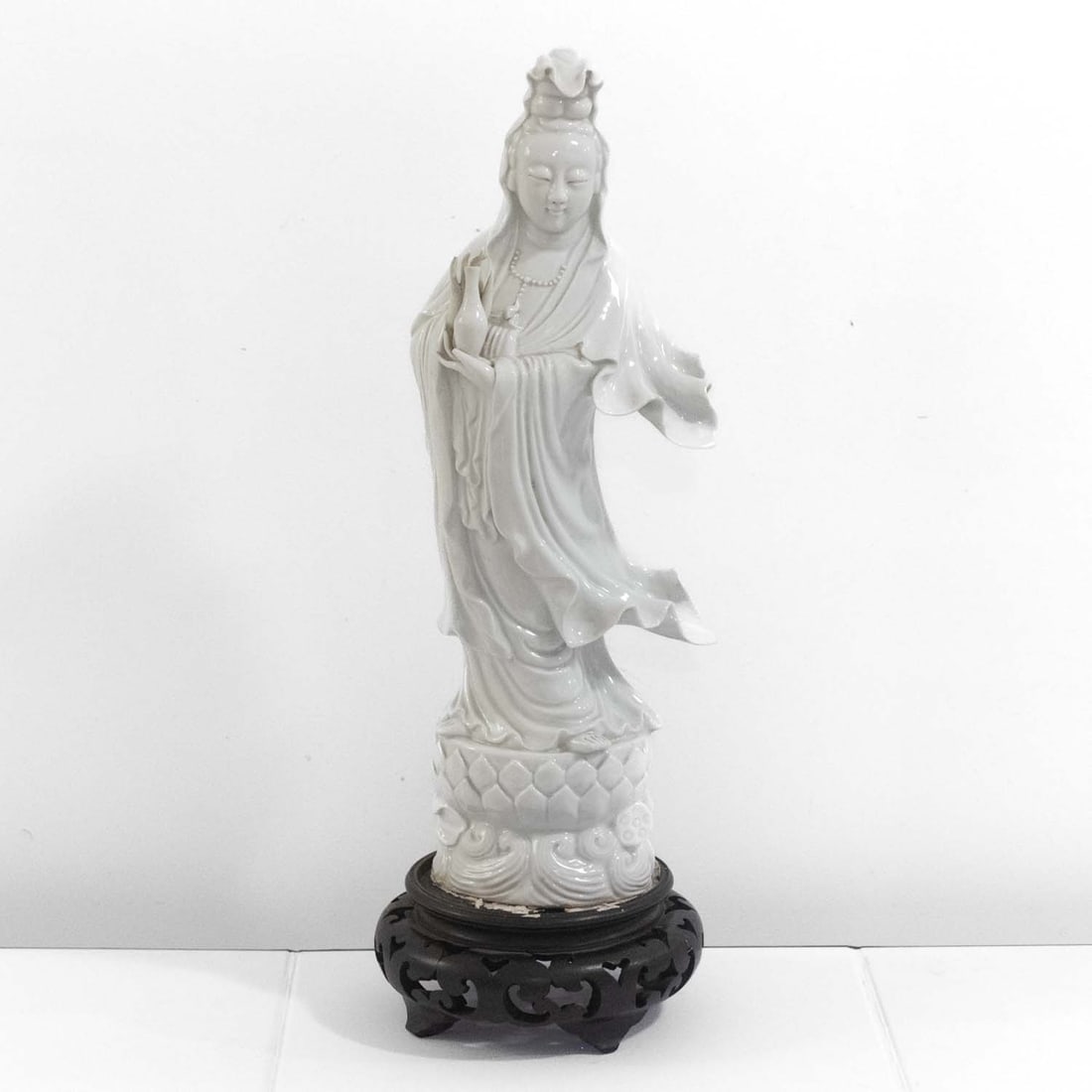 Old Chinese White Porcelain Guanyin Bodhisattva Statue (1 of 8)