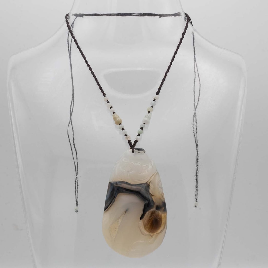 Vintage Chinese Natural Landscape Agate Pendant: Medium: Natural Landscape Agate Size: 3x1.7x0.5 inches Age/Detail: Vintage Chinese Condition: great overall, check photo for condition reference. Provenance: Collection from Estate in Tribecca LiveShi