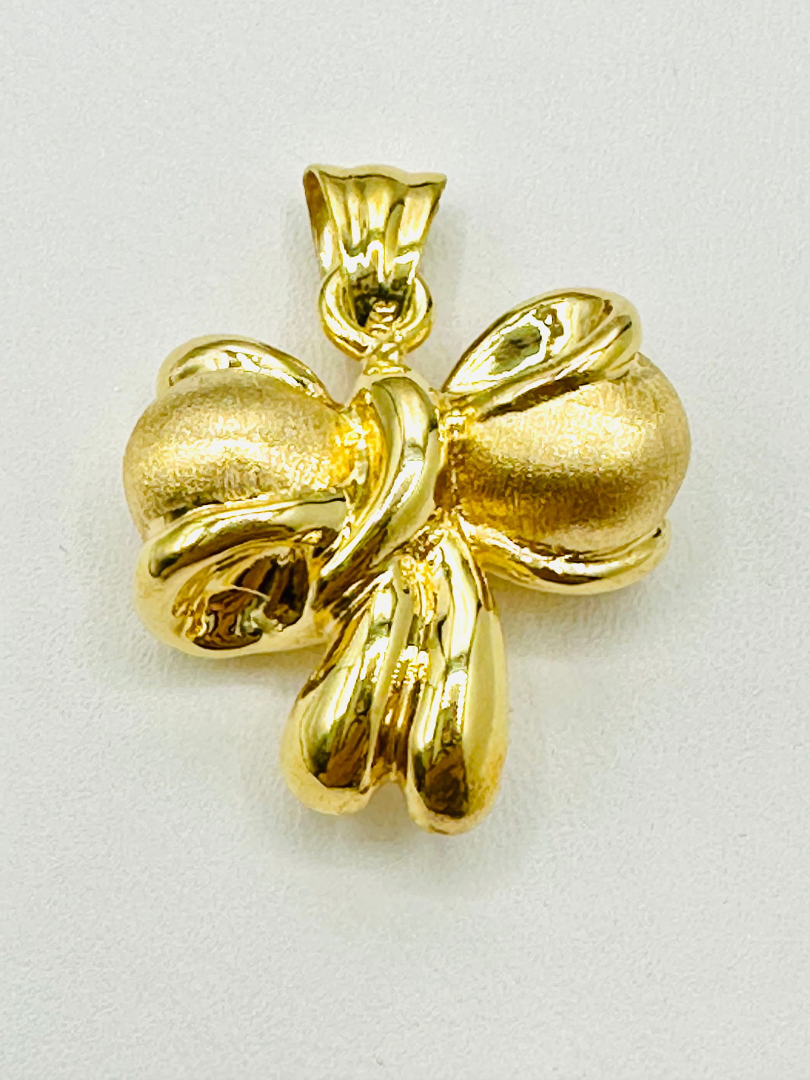 18KT Yellow Gold Puff Pendant # 2567: # 2567 18KT Yellow Gold Puff Pendant Pendant Weight: 2.50 grams Pendant size: 28 mm X 21 mm