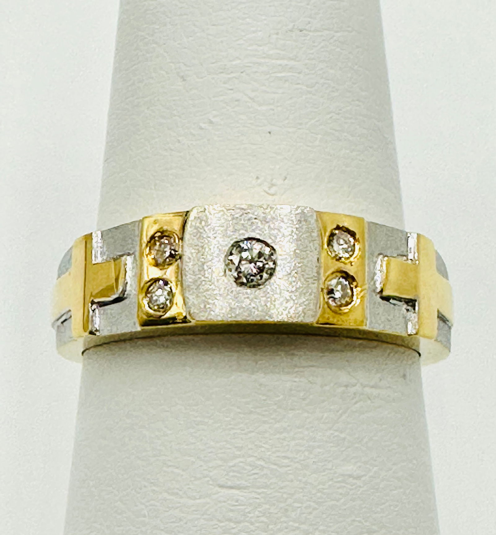 Natural Diamond Cross Ring,18KT Yellow and White Gold # 2585: # 2585 Natural Diamond Cross Ring,18KT Yellow and White Gold 5 pieces diamond 0.10 carat(t.w.) Ring Weight: 4.90 grams(t.w.) Ring Size: 6.75