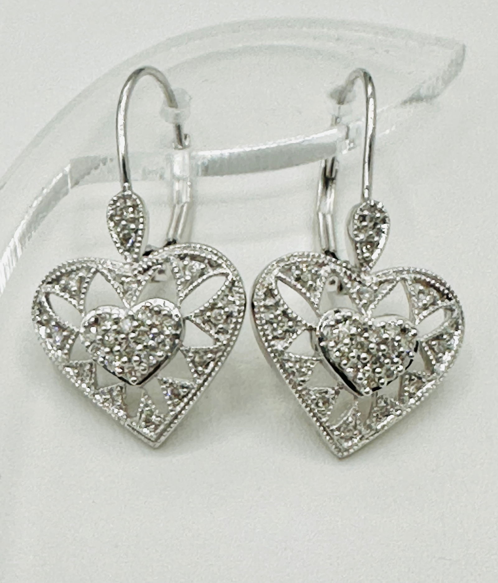 14KT White Gold,Pair of Natural Diamond Heart Earrings # 2696: # 2696 14KT White Gold,Pair of Natural Diamond Heart Earrings 50 pieces diamond 0.40 carat(t.w.) Earrings Weight: 4.10 grams(t.w.) Earrings Size: 27 mm X 14.50 mm