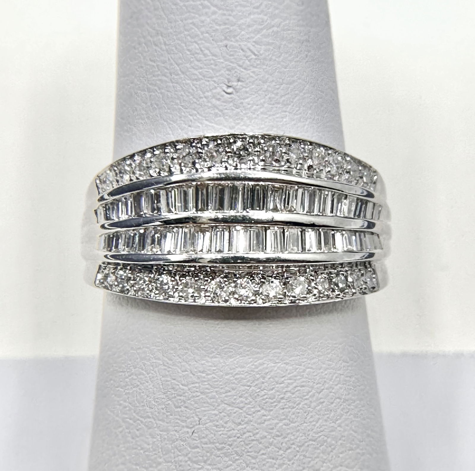 18KT White Gold With Natural Diamond Fancy Ring Size 7.75 - J11147 (1 of 3)