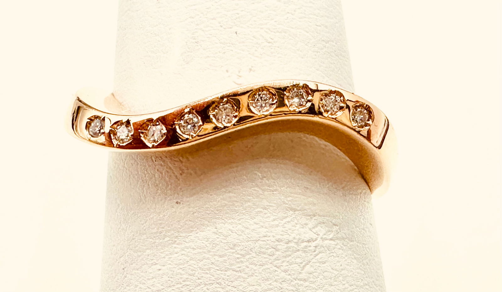 14KT Pink Gold Natural Diamond Ring, curl shaped Size 7 - J11250: *14KT Pink Gold Natural Diamond Ring, curl shaped *9 Pcs Diamond 0.07 carat (t.w.) *Ring Weight: 2.70 grams *Ring size 7 *Diamond Clarity VS-SI, Color G-K *Condition: New in Box *J11250