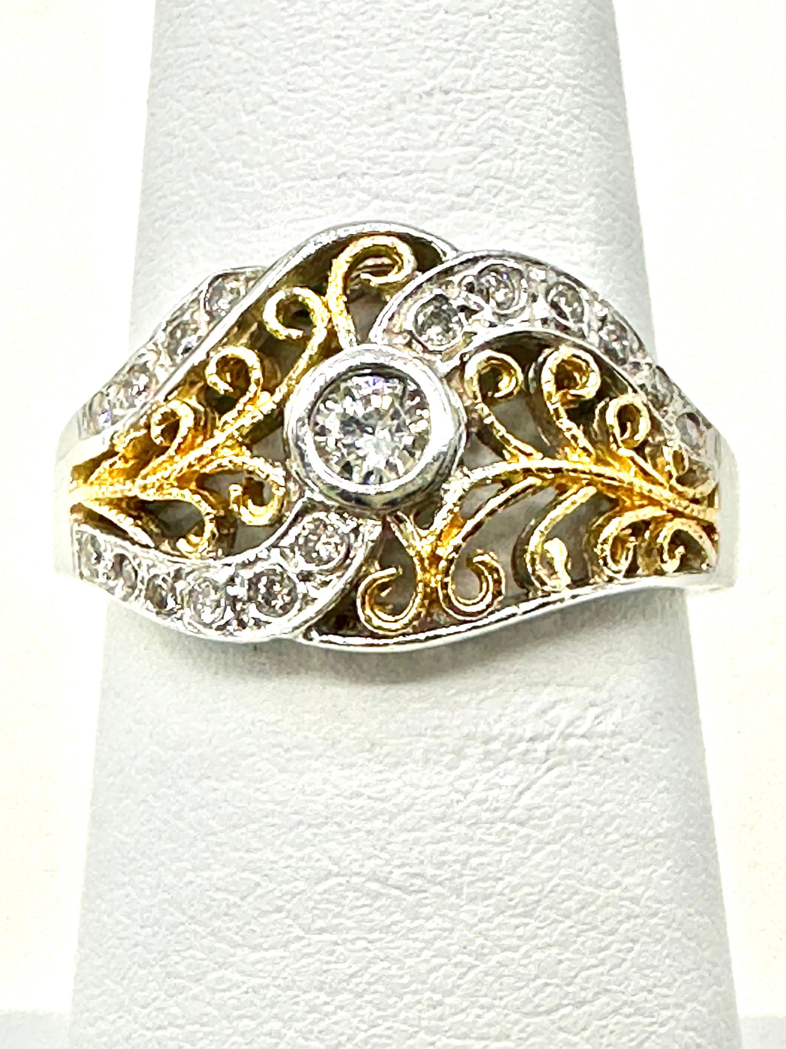 14KT Gold, 2-Tone Natural Diamond Ring Size 6 - J11260: * 14KT Gold, 2-Tone Natural Diamond Ring * 17 Pcs Diamond 0.28 carat (t.w.) * Ring Weight: 4.10 grams * Ring size 6 * Diamond Clarity VS-SI, Color G-K * Condition: New in Box * J11260