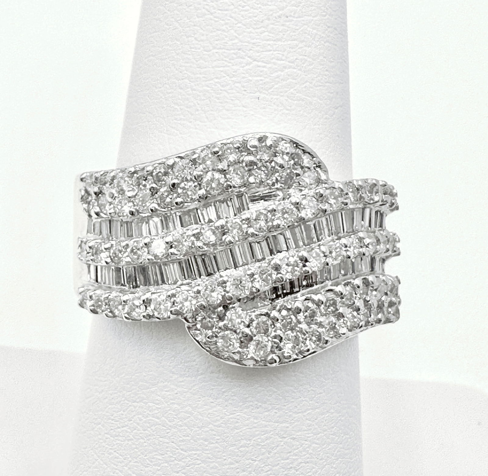 14KT White GoldNatural Diamond Ring Size 7.5 - J11271: *14KT White Gold Natural Diamond Ring *125 Pcs Round and Baguette cut Diamond 1.75 carats (t.w.) *Ring Weight: 9.70 grams *Ring size 7.5 *Diamond Clarity VS-SI, Color G-K, *Condition: New in Box, *J11