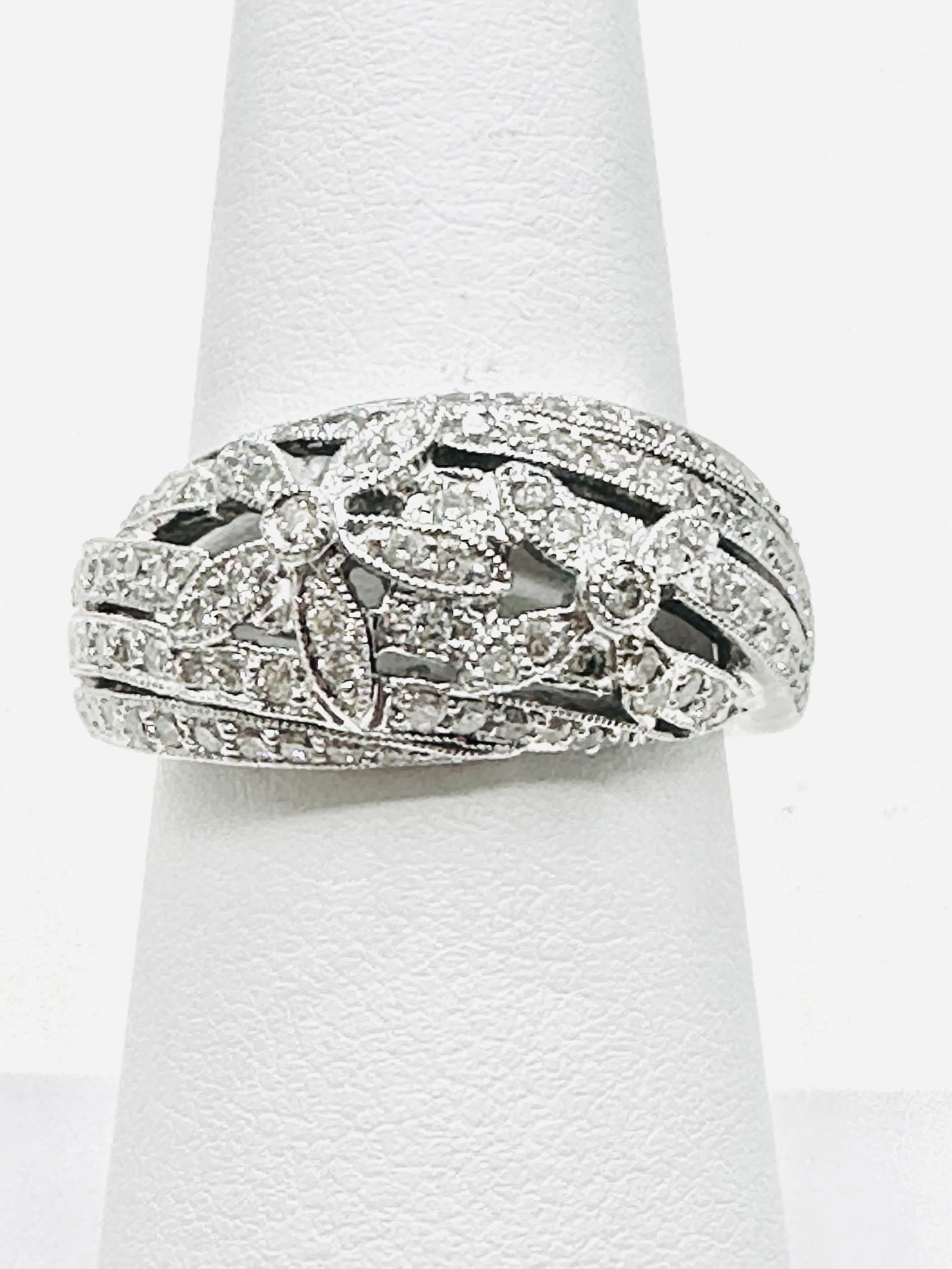 18KT White Gold Diamond Fancy Ring Size 7 - J11309 (1 of 3)