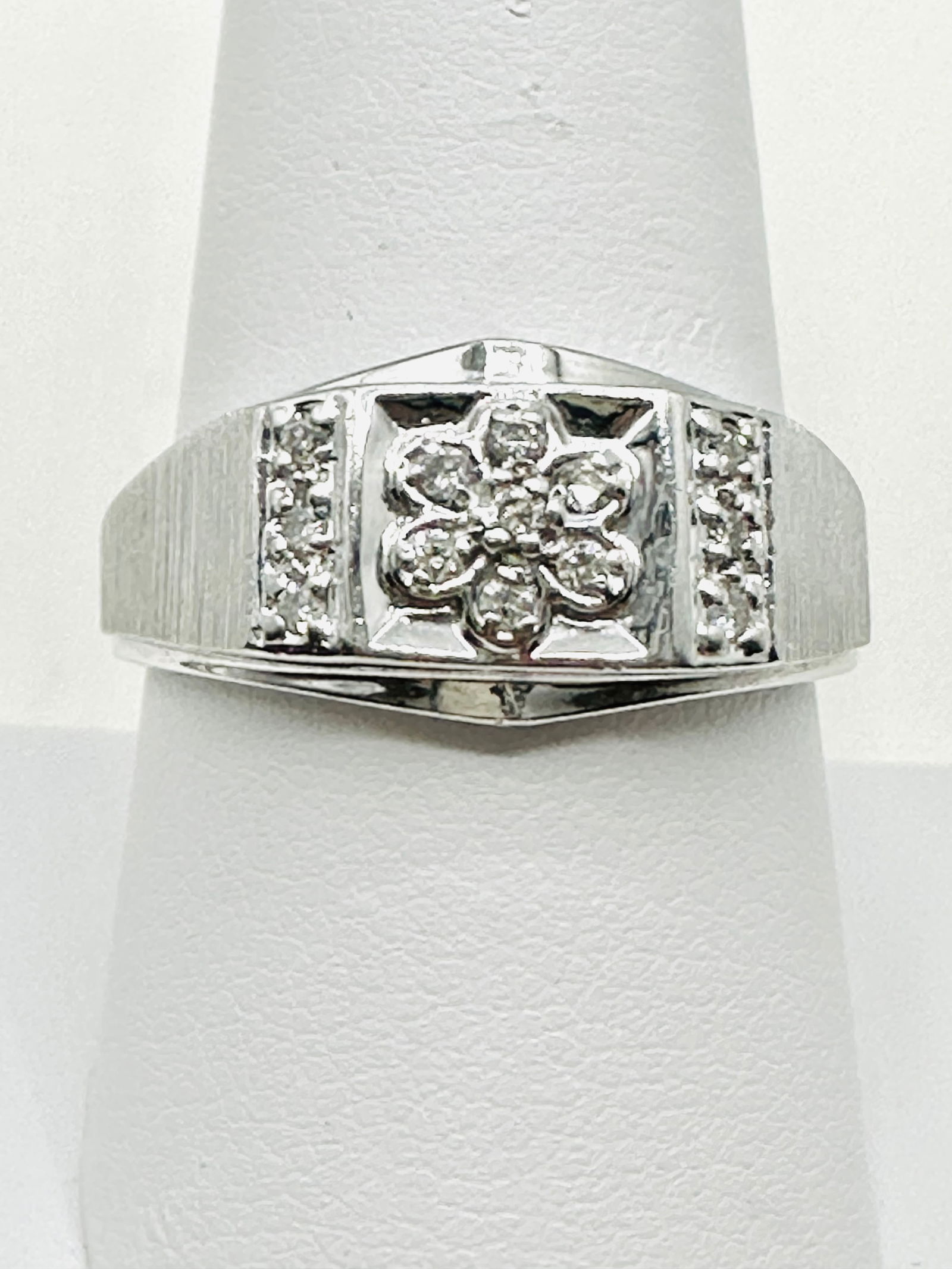 14KT White Gold Diamond Ring Size 9.25 - J11344 (1 of 3)