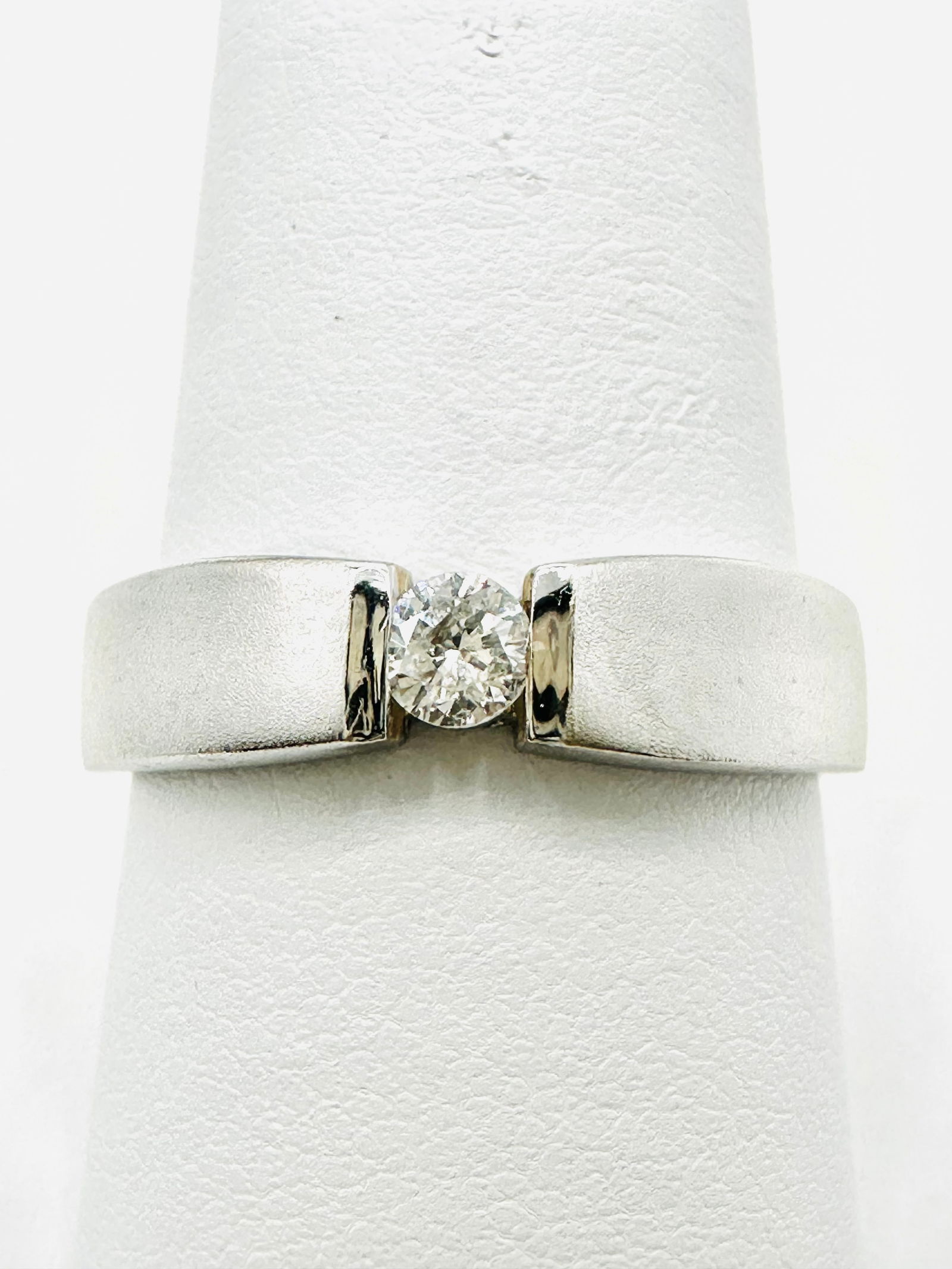 14KT 2 Tones Gold Natural Diamond Ring Size 9.25 - J11401 (1 of 3)