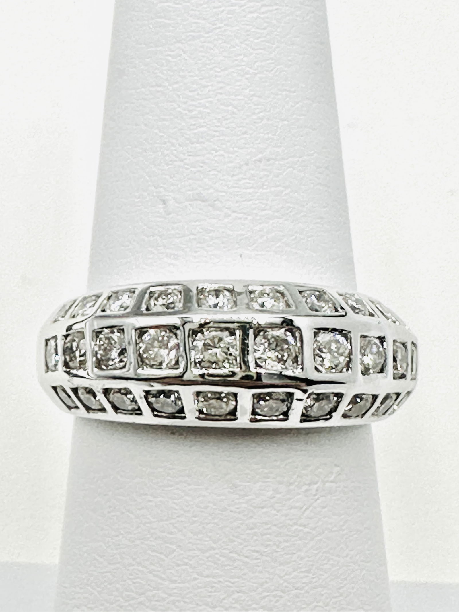 14KT White Gold Natural Diamond Lady’s Ring With 3-Row Diamond Size 6.5 - J11425: * 14KT White Gold * Natural Diamond Lady’s Ring with 3-Row Diamond * 30 pcs diamond 1.15 carats (t.w.) * Diamond Clarity VS-I, Color G-K, * Condition: New in Box * Ring Weight: 5.20 grams * Ring siz