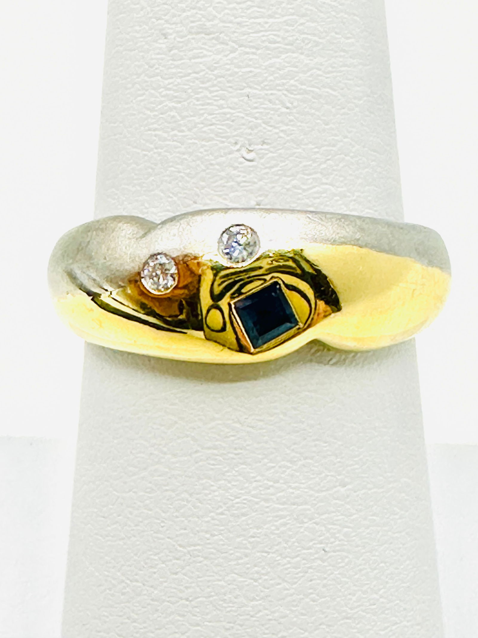 18KT Gold 2-Tones Natural Sapphire And Natural Diamond Ring Size 7 - J11435: * 18KT Gold 2-Tones * Natural Sapphire and Natural Diamond Ring * 2 pcs diamond 0.06 carat(t.w.) * 1 pc princess cut sapphire 0.12 carat * Diamond Clarity VS-SI, Color G-K, * Condition: New in Box * R