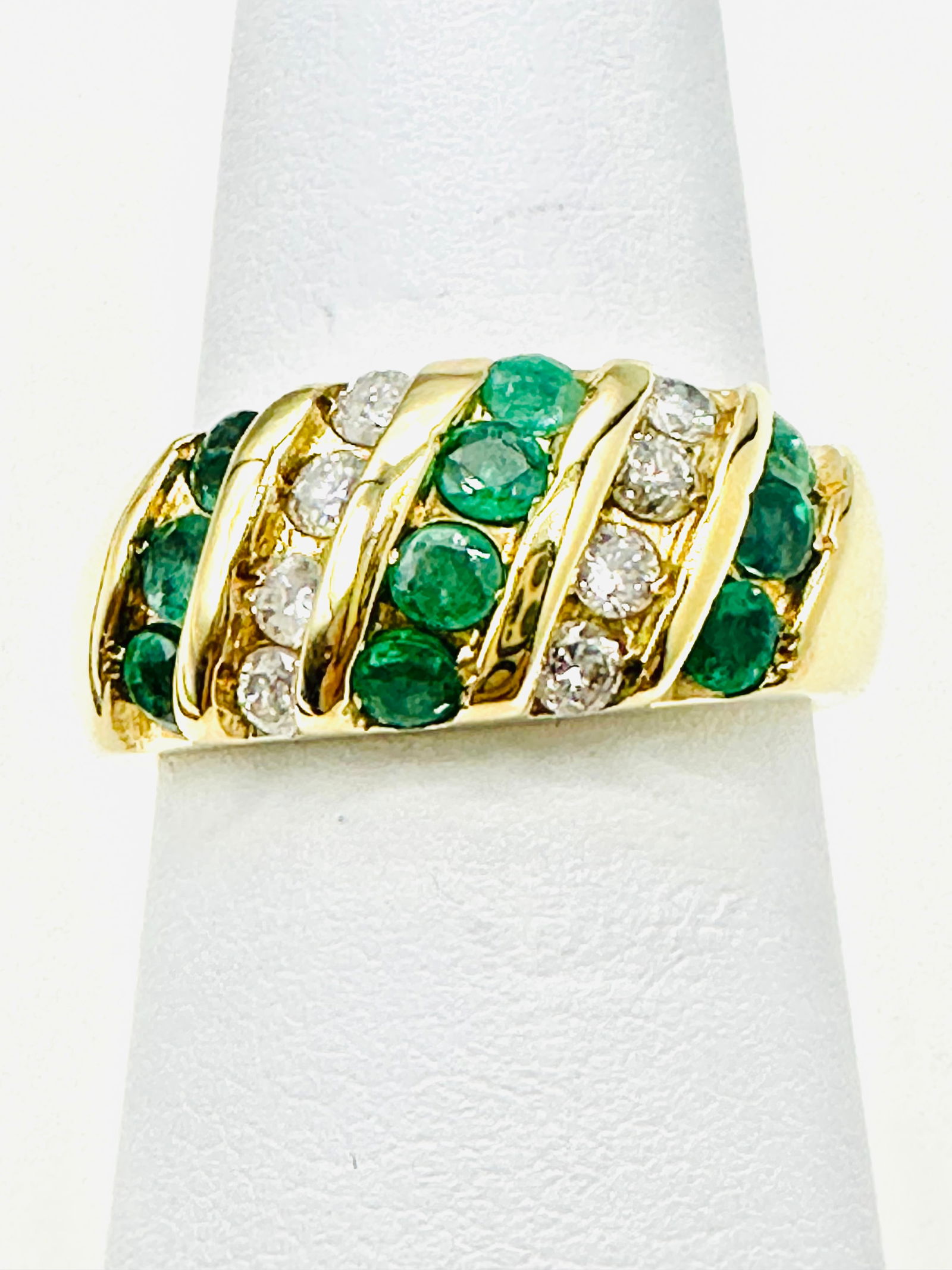 14 Karat Yellow Gold Natural Diamond And Natural Emerald Ring Size 5.75 - J11466 (1 of 3)
