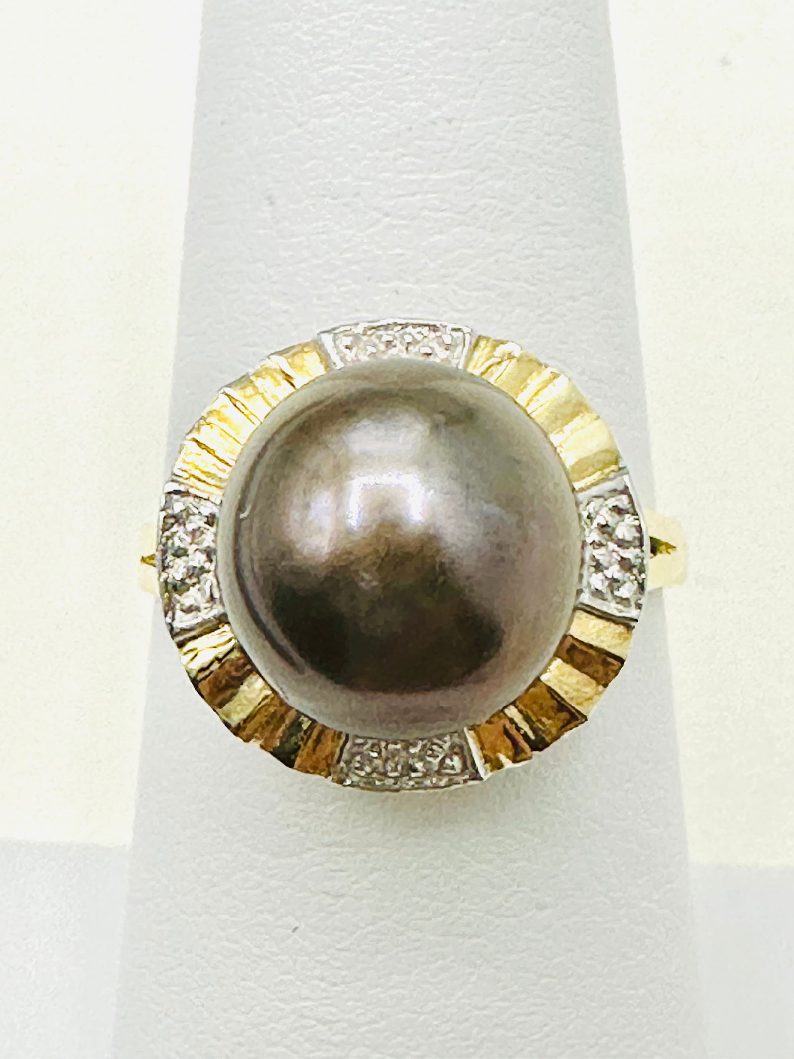 14KT Yellow Gold Freshwater Pearl Ring Size 6.75 - J11470 (1 of 3)
