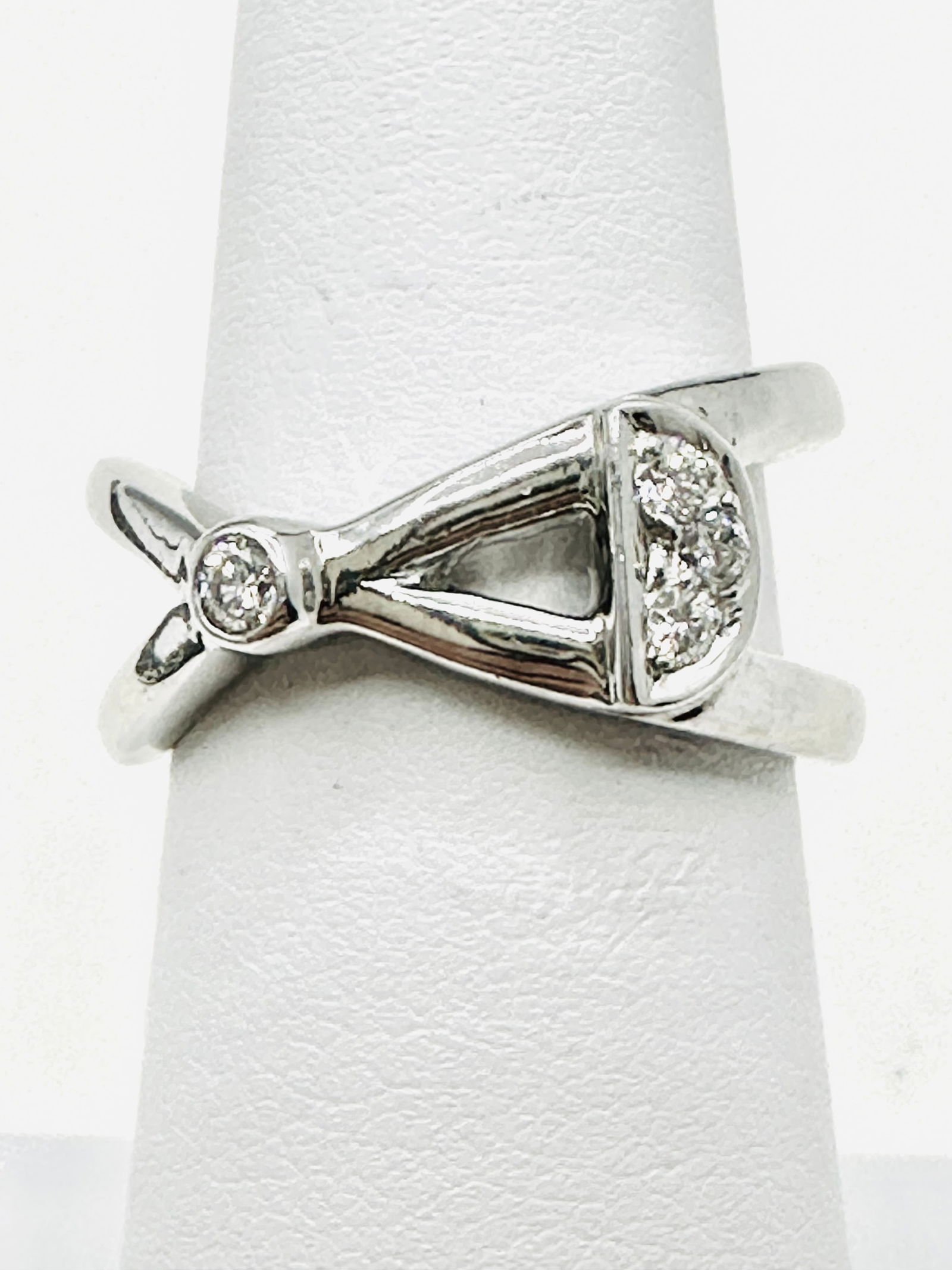 18 Karat White Gold Natural Diamond Ring Size 6 - J11482 (1 of 3)