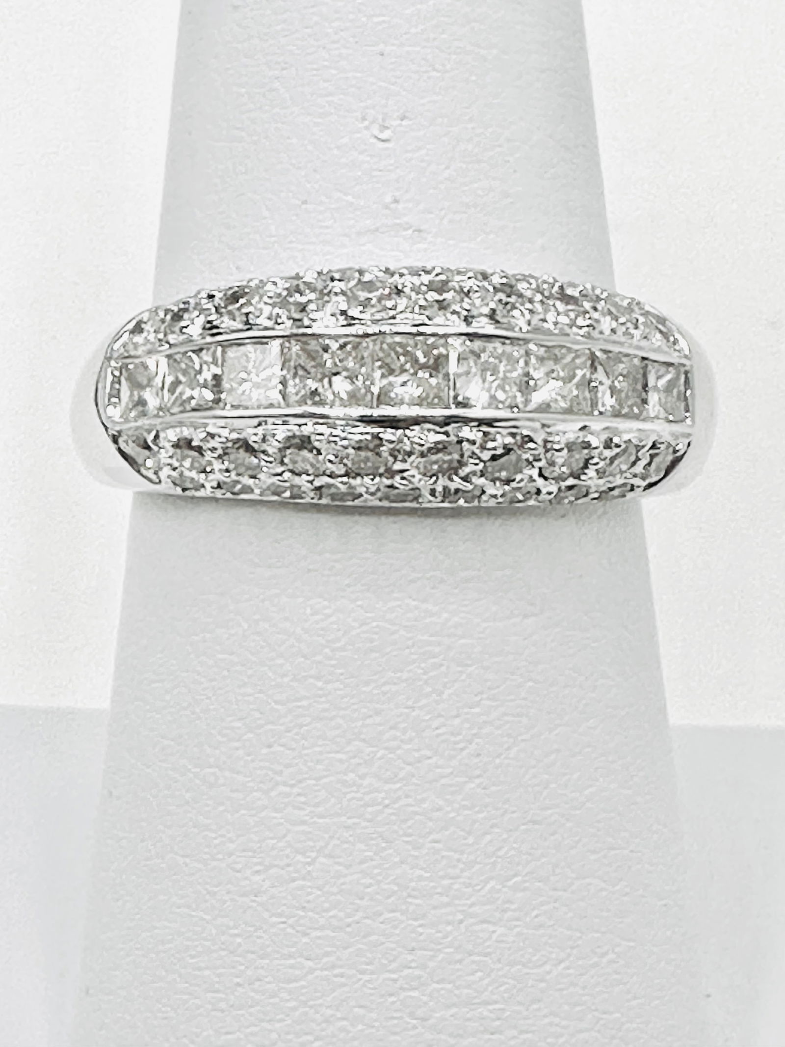 14Karat White Gold Natural Diamond Ring Size 8 - J11484 (1 of 3)