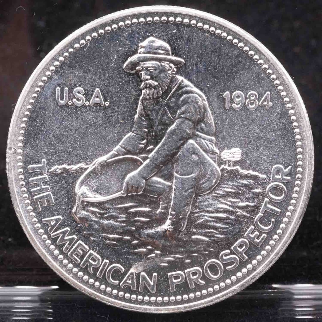 1984 Engelhard The American Prospector Silver Round: MLC2402503 Subject: Engelhard The American Prospector Silver Round Medium: .999 Silver Year: 1984 Condition: AU Note: Any condition statement is given as an opinion and should not be treated as a stat