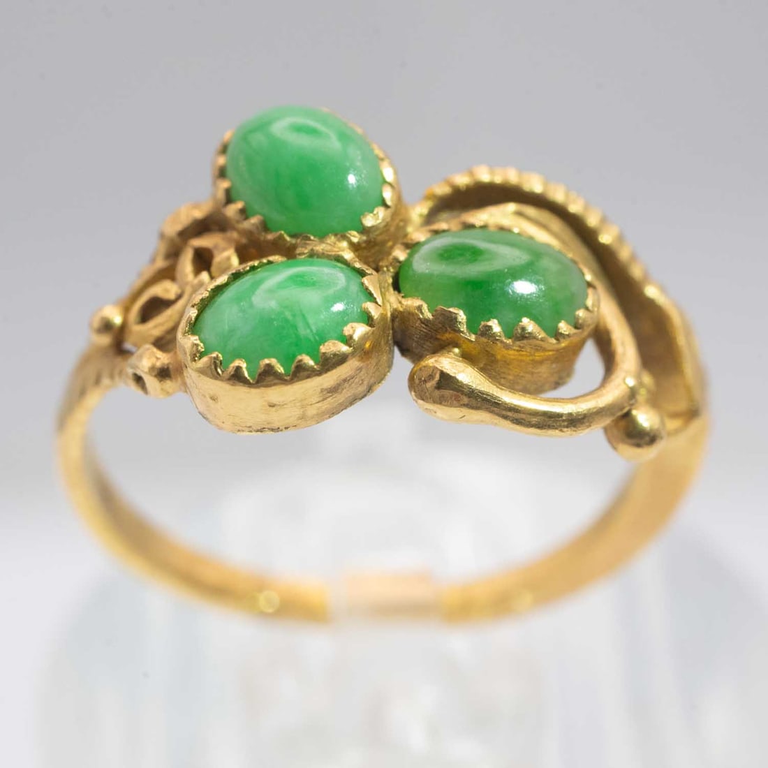 14k Gold Natural Icy Green Jade Victorian-Style Trefoil Ring: Medium: Natural Icy Green Jade Size: US5.75,3.8gram Age/Detail: 14k Gold Condition: great overall, check photo for condition reference. Provenance: Collection from Estate in Williamsburg LiveShipping