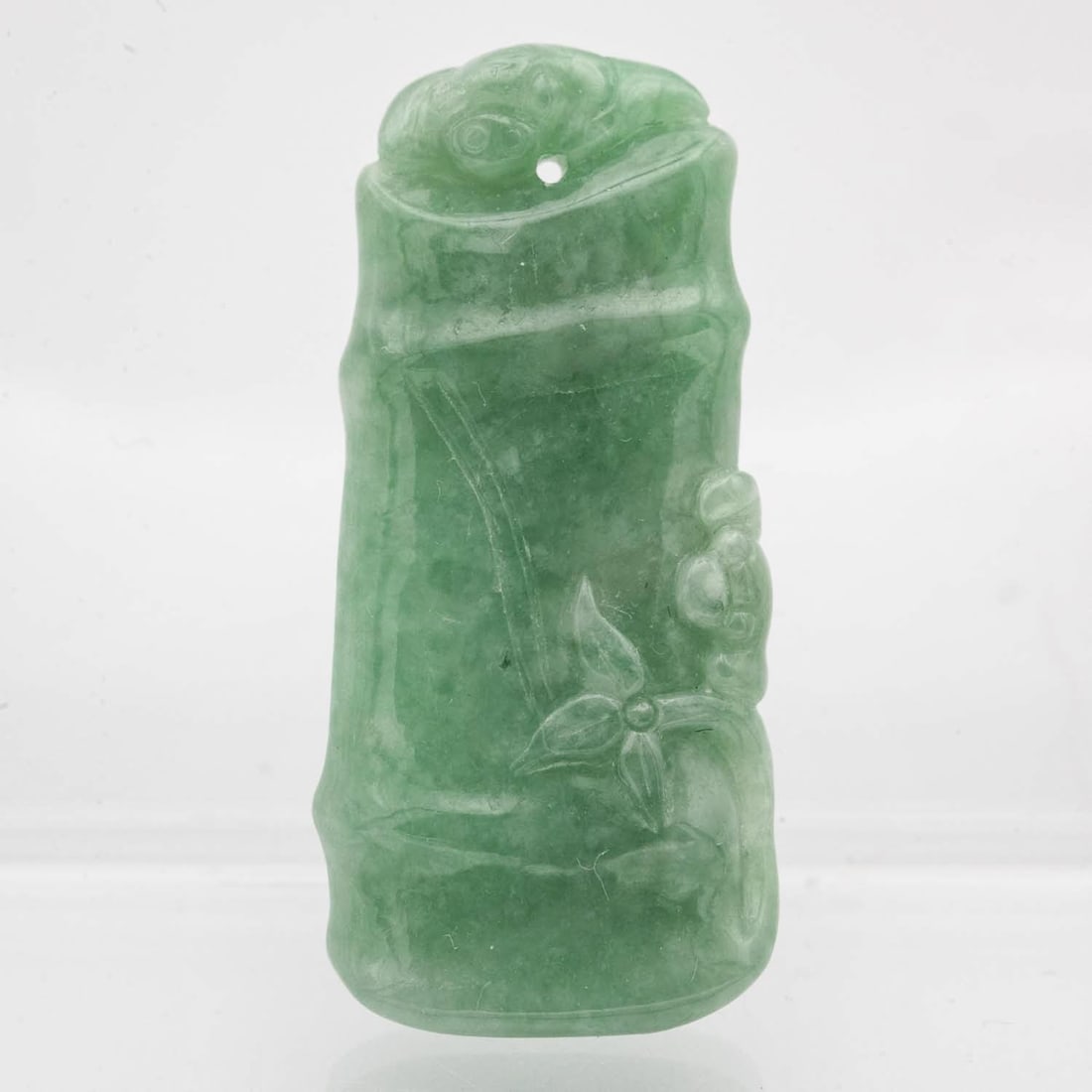 Carved Natural Green Jadeite Bamboo Pendant: Medium: Natural Green Jadeite Size: 1.5x0.75 inches Age/Detail: Carved Condition: Great, check photo for detail Provenance: Collection from Estate in Tribecca Please view all the photos as they are pa