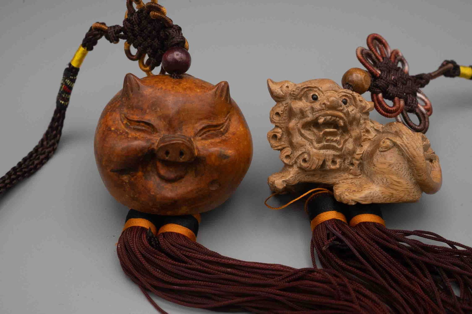 A Pair of Vintage Chinese Wood Ornaments Of Pig And Lion: Medium: WoodSize: 13x2x2 inchesAge/Detail: A Pair of Vintage ChineseCondition: great overall, check photo for condition reference.Provenance:Collection from Estate in WilliamsburgLiveShipping is NOT a