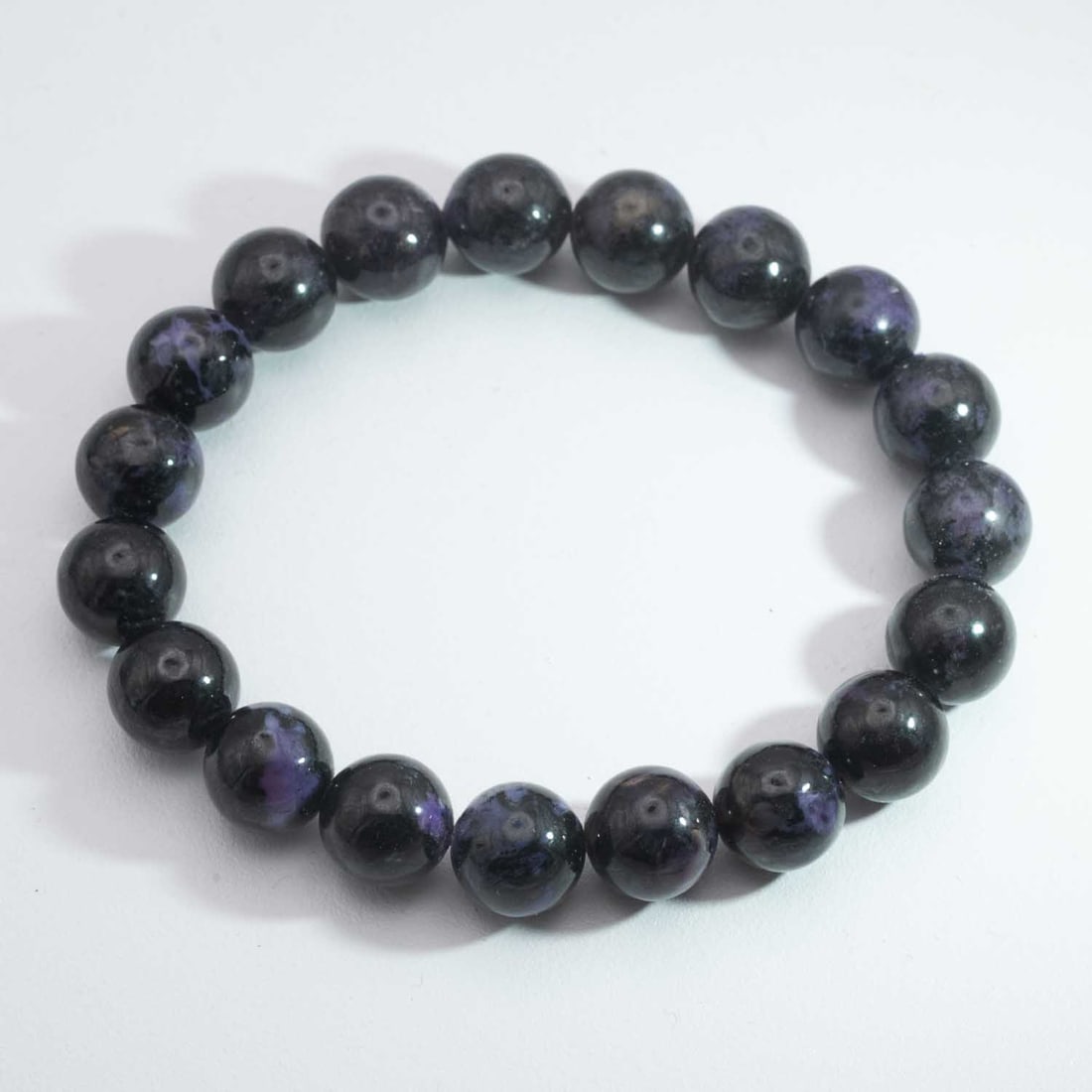 Vintage Natural Charoite Bead Bracelet: Medium: CharoiteSize: 10mmAge/Detail: Vintage NaturalCondition: great overall, check photo for condition reference.Provenance:Collection from Estate in WilliamsburgLiveShipping is NOT a part of the