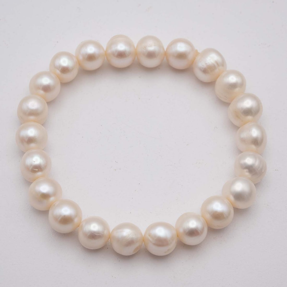 Pearl Bracelet: Medium: Pearl Size: 0.3 inches Age/Detail: Condition: great overall, check photo for condition reference. Provenance: Collection from Estate in Tribecca LiveShipping is NOT a part of the auction house