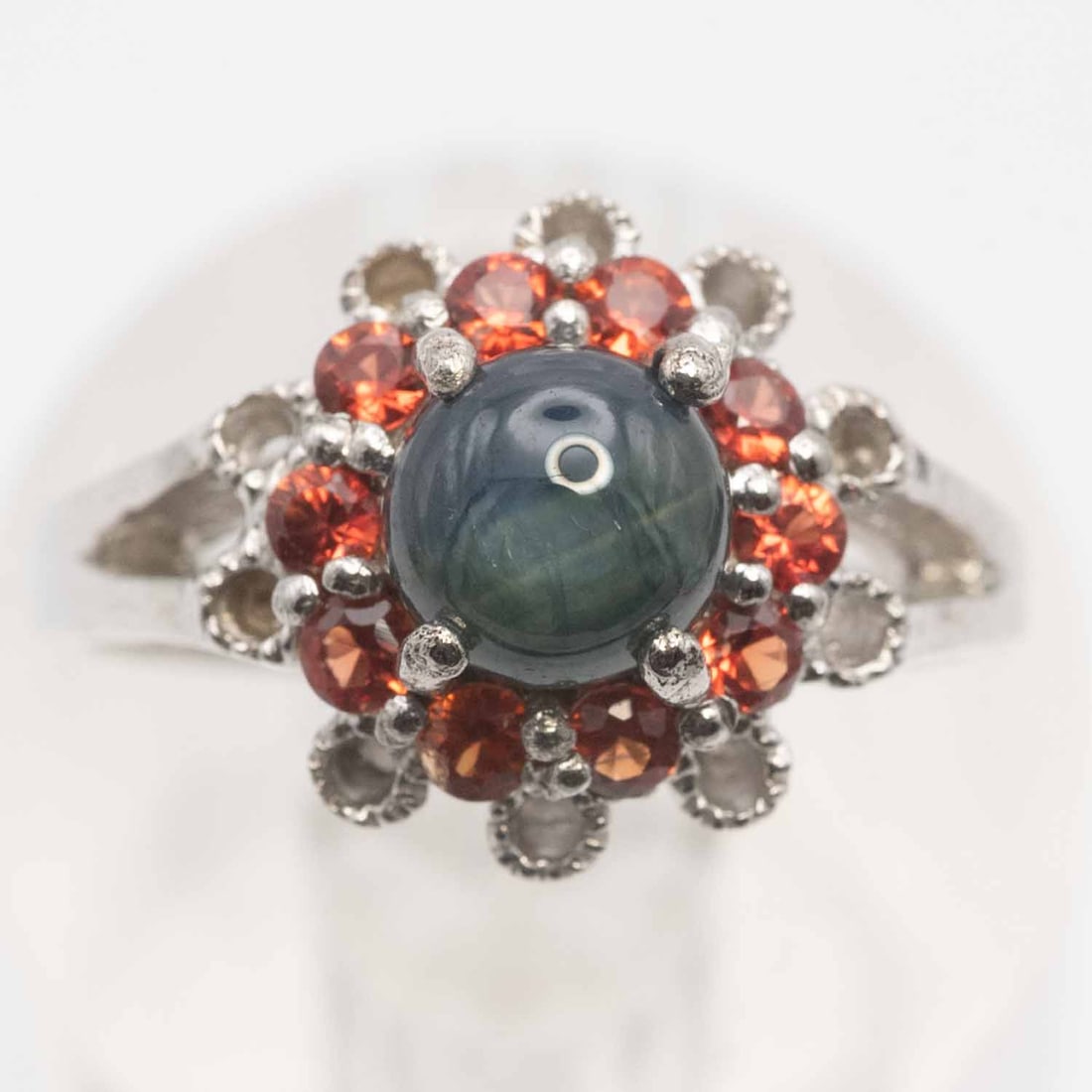 Sterling Silver Star Sapphire And Garnet Ring: Medium: Star Sapphire And Garnet Size: US7.5, 3.9gram Age/Detail: Sterling Silver Condition: great overall, check photo for condition reference. Provenance: Collection from Estate in Williamsburg 