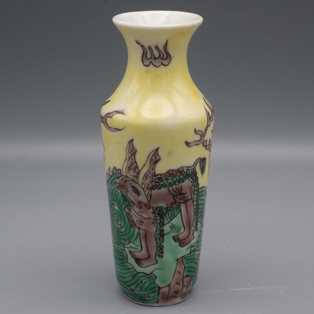 Old Chinese Porcelain Miniature Vase: Medium: Porcelain Size: 1.6x1.6x4 inches Age/Detail: Old Chinese Condition: great overall, check photo for condition reference. Provenance: Collection from Estate in Williamsburg LiveShipping is NOT a