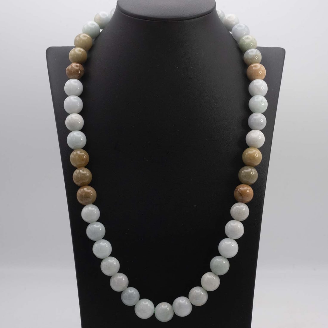 Chinese Multi Color Jadeite Bead Necklace: Medium: Multi Color Jadeite Size: 22 inches Age/Detail: Chinese Condition: great overall, check photo for condition reference. Provenance: Collection from Estate in Williamsburg LiveShipping is NOT a