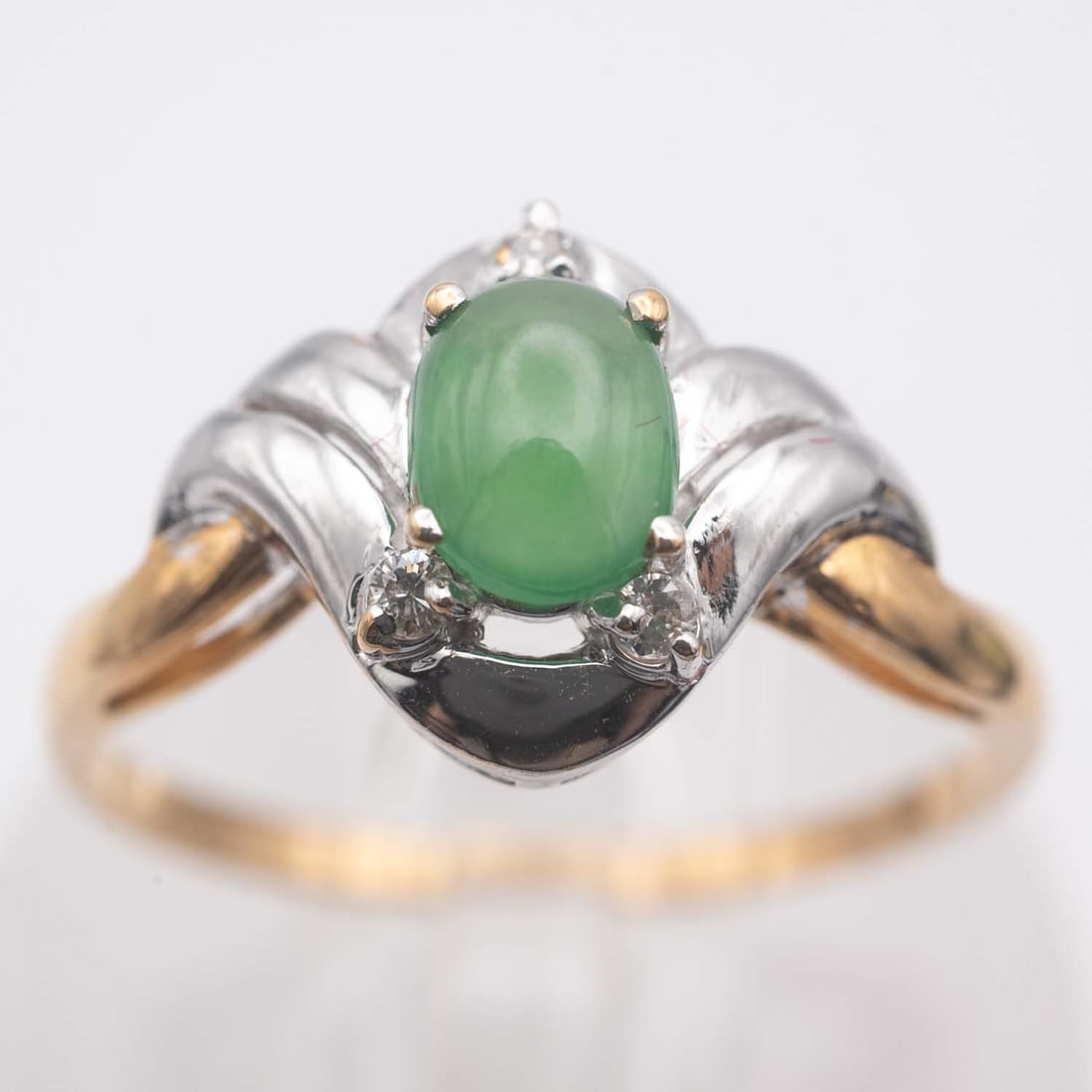 14K Gold Natural Glassy Green Jadeite Ring: Medium: Natural Glassy Green Jadeite Size: US7, 1.8 gram Age/Detail: 14K Gold Condition: great overall, check photo for condition reference. Provenance: Collection from Estate in Tribecca 