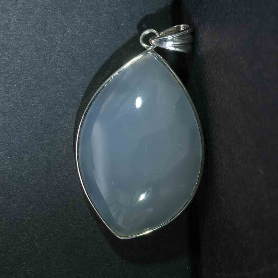Vintage Natural Opal Pendant: Medium: Opal Size: 1.3x0.8x0.3 inches Age/Detail: Vintage Natural Condition: great overall, check photo for condition reference. Provenance: Collection from Estate in Williamsburg LiveShipping is NOT