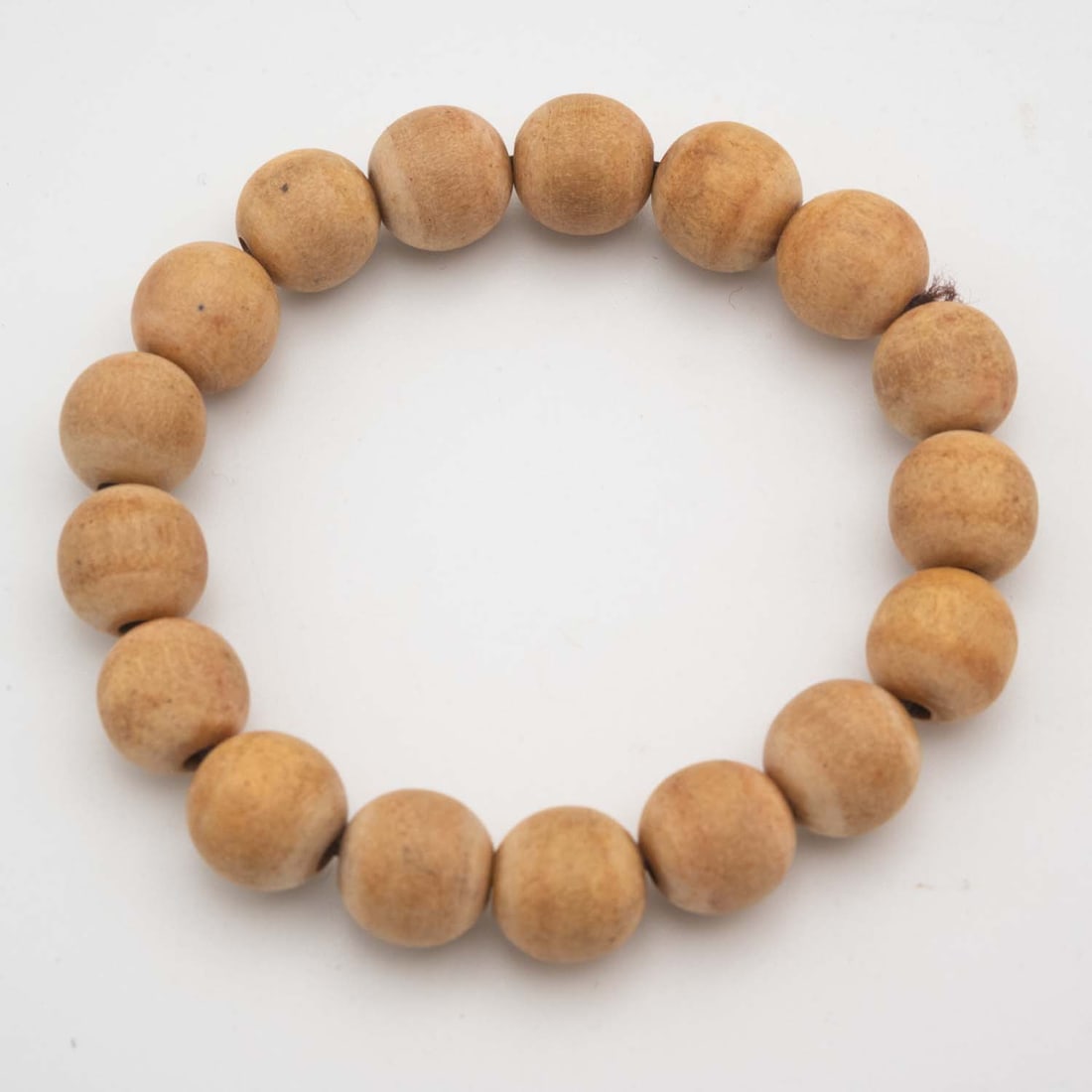Chinese Thuja Wood Bead Bracelet: Medium: Thuja Wood Size: 10mm diameter each bead Age/Detail: Chinese Condition: Great, check photo for condition reference Provenance: Collection from Estate in Tribecca Please view all the photos as